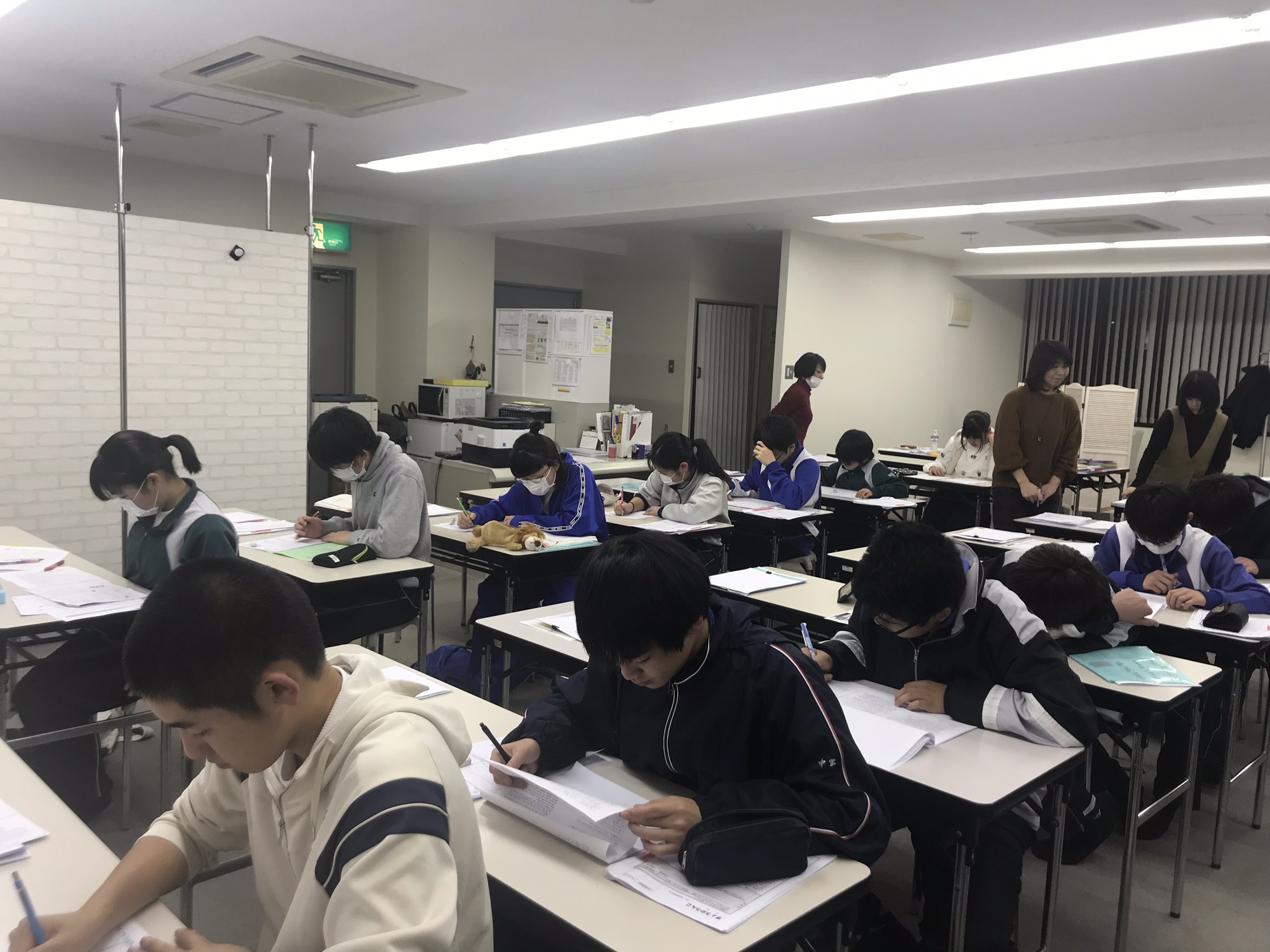 春期講習 今日は 付属語 を中心に勉強しました港中学2年eさん 四日市学習塾thejuku